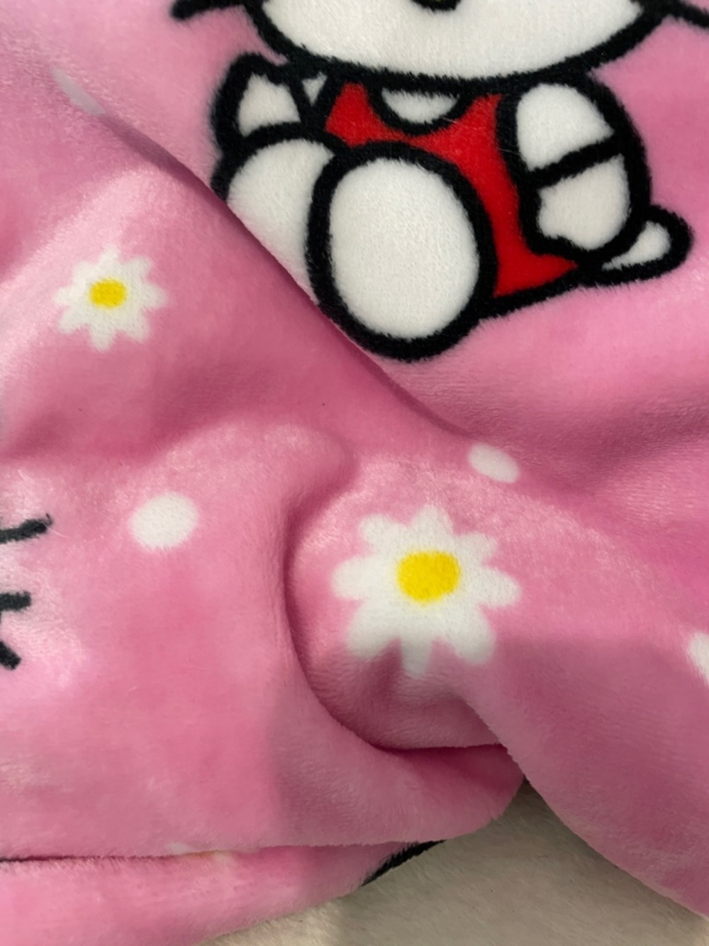 Hello Kitty Pink Patterned Plush Throw Blanket - Picture 13 of 16